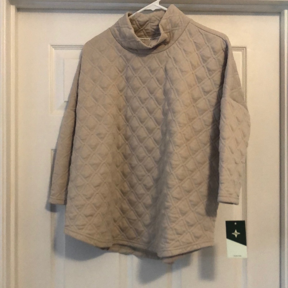 COPY - Tuckernuck Sand Quilted Funnel Pullover M/L